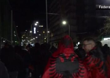 Për herë të parë në 21 vite pa bileta/ Tifozët kuqezi marshim protestë para ndeshjes me Andorrës