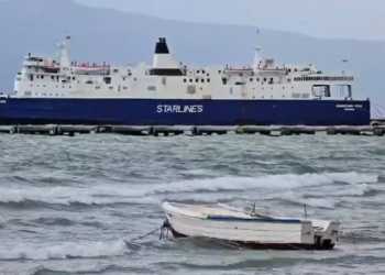 Dallgët deri në 3.5 metër dhe era e fortë, në Vlorë lundrimi pezullohet edhe për 24 orë
