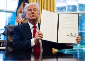 “Fillimi i çlirimit të Amerikës!” Trump njofton tarifa 25% për makinat e importuara në SHBA