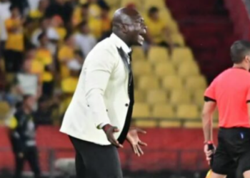 Trajneri “vjedh” vëmendjen e të gjithëve në Kupën Libertadores, shfaqet i veshur me kostum dasme