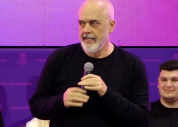 “Kujtuan zhapikët se u bë deti kos”/ Rama kërkon votën e shqiptarëve: Gjyshërit tanë lanë kockat për lirinë, ne na kërkohet vetëm të lëmë pas bufin