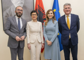 Pas mazhorancës, Komisionerja Kos takim me Tabakun, Gjekmarkajn dhe Bardhin. Demokratët thirrje për monitorim të zgjedhjeve