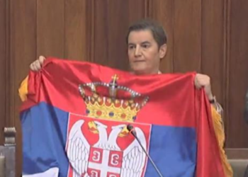 Opozita serbe “ndezi” Kuvendin, Brnabiç: Jeni bërë heronjtë e shqiptarëve!