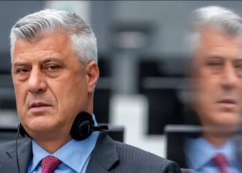 “Mund të ndikojë dëshmitarët”/ Haga kërkon vijimin e paraburgimit për Hashim Thaçin, “u kapën” pas një pamje ku ish-presidenti ishte live me…