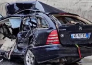 Publikohen fotot e nënë e bir që humbën jetën në aksidentin e Peqinit