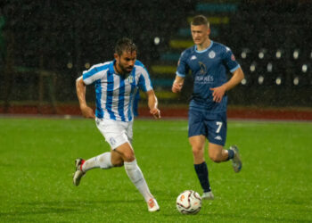 Pikantet e Tirana-Dinamo/ Irritohen ultrasit bardheblu, lojtarët shmangin kontaktin pas humbjes në derbi