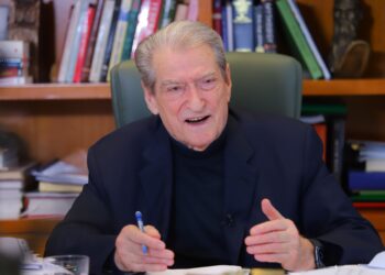 Udhëtimet e shqiptarëve drejt SHBA, premtimi i Berishës: Nuk mund të them heqjen e plotë të vizave, por …