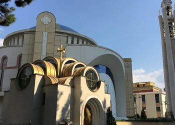 Nesër zgjidhet kryepeshkopi/ Sipas amanetit të Anastasit, kishën do e drejtojë një klerik shqiptar