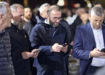 Edhe Gazment Bardhi tallet me protestën e Berishës: Jemi në TikTok ndërkohë që protestojmë