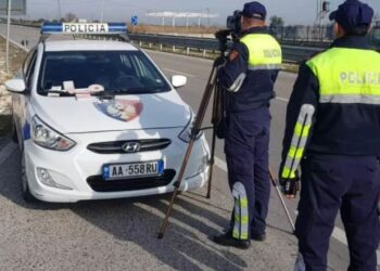 “Udhëtoni me jetën në mendje! Familja ka nevojë për ty”/ Policia apel për kujdes me shpejtësinë: Intensifikojmë kontrollet me radarë e dronë!