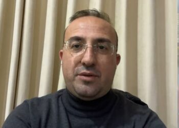 Deputeti Korreshi flet si mik i Dash Sulës, komenton Bashën: Mund të zhvishet dhe lakuriq…
