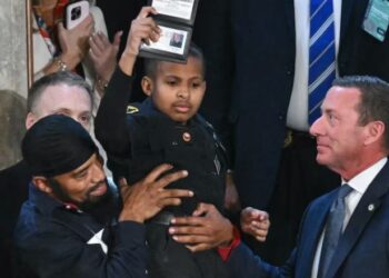 VIDEO / Trump realizon ëndrrën e 13-vjeçarit me kancer në tru, e bën agjent të Shërbimit Sekret