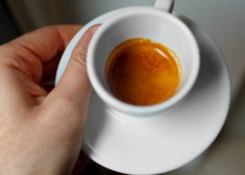 A rrezikon Shqipëria të humbasë “kafen e lirë” si traditë?