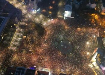 Protesta historike në Beograd, Marta Kos: Tubim paqësor! Marrëveshje për reformat, të nevojshme për integrimin në BE