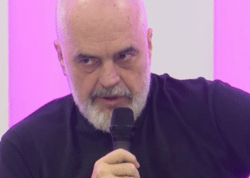 ‘Kandidaturat e kënetës, listë për të qenë në opozitë’/ Rama në Fier: Kemi njerëz që kanë qenë në radhët e PD