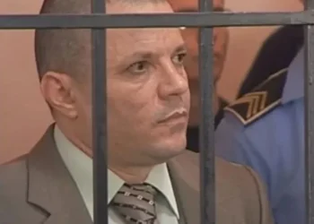 Tentoi të hedhë në erë stadiumin e Lushnjes, ushtari i Aldo Bares betejë në Angli për t’i shpëtuar ekstradimit: Në Shqipëri duan “kokën time”!