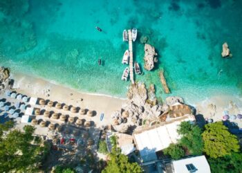Faqja e njohur turistike: Dhërmiu, parajsa e rivierës së fshehur me diell, det dhe qetësi