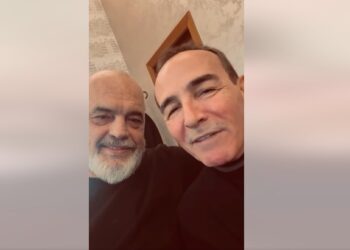 Agaçi rikthehet në Kryeministri, Rama: Jeta e tij ishte në ‘fije të perit’, “bufi i kënetës” e shpalli të arratisur