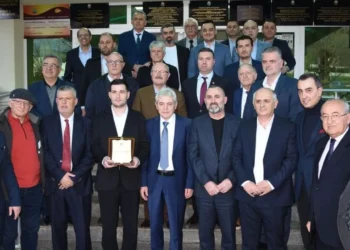 Dibra e Madhe shpall “Qytetar Nderi” Arbër Hajdarin, Ali Ahmeti: Hero i paqes dhe i humanizmit