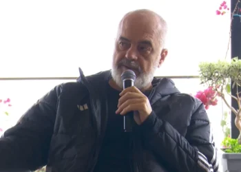 Rama iu ofron ‘marrëveshje’ sipërmarrësve në Sarandë: Asnjë kontroll tatimor në pikun maj-shtator, vetëm nëse…