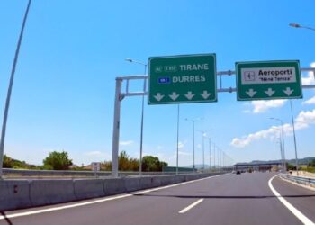 Makina përplas për vdekje këmbësorin në autostradë dhe largohet nga vendngjarja