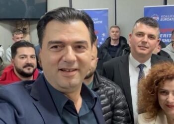 Basha ia kthen ironinë Ramës duke reaguar për “pasaportën BE”: Ku merr vesh ti si hiqen vizat?!