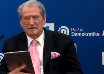 Berisha dhe dhëndri online, prezantojnë programin e PD për Mjedisin: Narkoshteti preu pyjet e zaptoi tokat
