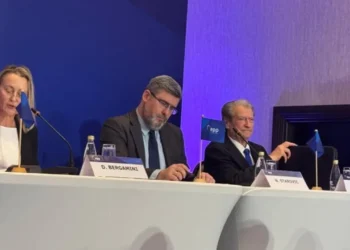 Berisha sulmon Ramën në konferencën e PPE: Po dërgon zarfe me 100 euro për 800 mijë pensionistë për vota