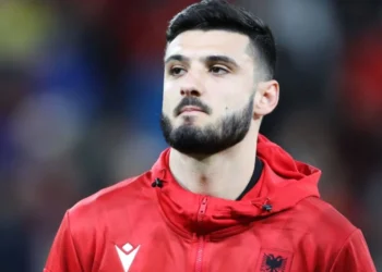 Silvinjo pret dritën jeshile, trajneri i Evertonit jep lajmin e shumëpritur për Armando Brojën!