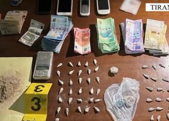 Goditen 2 raste të shitjes së drogave të forta, dy persona në pranga në Tiranë