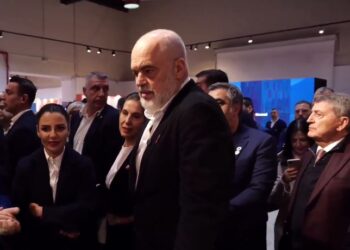 “Me pagat jemi më mirë se në Greqi”, Rama nga Athina: Do zhvillojmë panair pune edhe në Itali