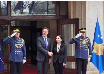 Kreu i NATO-s pritet nga presidentja Osmani në Kosovë: Dialogu me Serbinë, e vetmja mënyrë për zgjidhjen e problemeve
