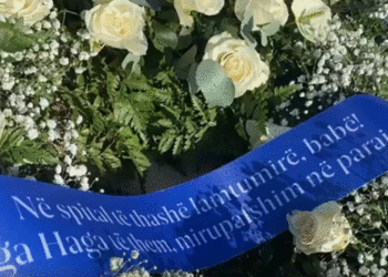 “Në spital të thashë lamtumirë”/ Mesazhi prekës i Thaçit në kurorën me lule për babanë e tij