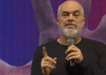 “PS, mace që kap edhe minjtë e vet”, Rama: Na e këndojnë si këngë që të ulim kokën, por…