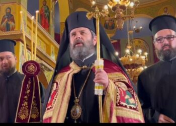 Mesha e parë e Joani Pelushit si Kryepeshkop i Kishës Ortodokse mbahet në Korçë, aty ku shërbeu për 27 vite