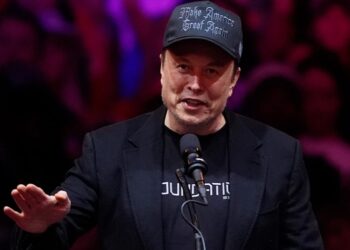 “Hesht, burrë i vogël”, Musk përplaset me ministrin e Jashtëm polak për Starlink në Ukrainë