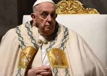 Papa Françesku lë spitalin pas pesë javësh kurim! Mjekët: Ka rënë në peshë, por nuk kishte Covid