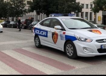 E mori në shtëpi dhe e ngacmoi seksualisht të renë, shpallet në kërkim 38-vjeçari në Tiranë