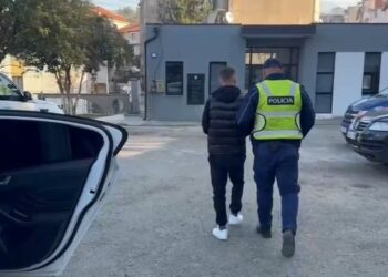 Aksioni kundër lojërave të fatit shtrihet edhe në Elbasan, një në pranga. Procedohen 2 efektivë policie