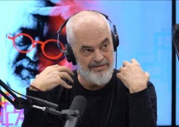‘O patronazhist, o legen”/ Rama batuta me ‘petalen e trëndafilit socialist’: E hëngre tani, do të të masakrojnë në komente