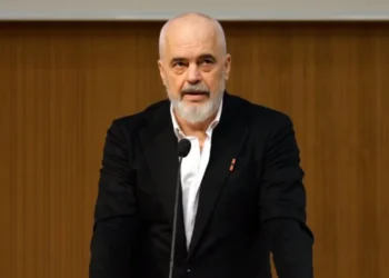 Thyhet gota gjatë fjalës së Ramës në Athinë! Kryeministri: Kështu do plasë syri i keq i kënetës edhe në 11 maj