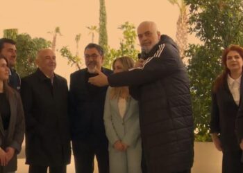 “Damiani është kokëfortë, nuk është dakord me mua”/ Rama e mbyll me batuta takimin e Vlorës