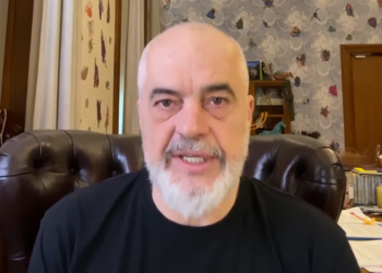 Rama sot në Panairin e Parë të Punës jashtë kufijve, publikon videon: Pagat në turizëm janë njësoj si në rajon
