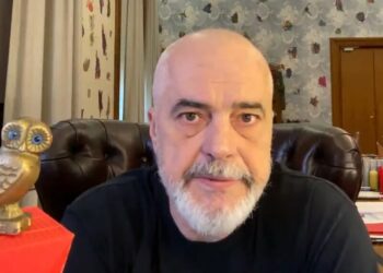 Foto me Bashën? E do me autograf?! Rama i përgjigjet kërkesës: Jemi të lidhur me zemër!