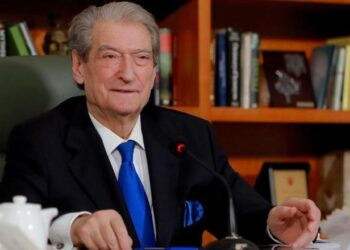 Berisha vijon me qendrimet për mbylljen e TikTok dhe akuzon Ramën për censurë: Privon qytetarët nga komunikimi