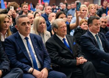 Pushteti nuk është paçavure