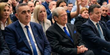 Pushteti nuk është paçavure