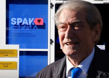 Berisha paraqitet sot në SPAK, militantët e tij protestë para Prokurorisë së Posaçme