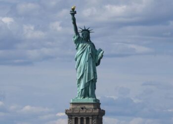 “Na ktheni Statujën e Lirisë”, Shtëpia e Bardhë i përgjigjet politikanit francez: Falë SHBA, Franca nuk flet gjermanisht