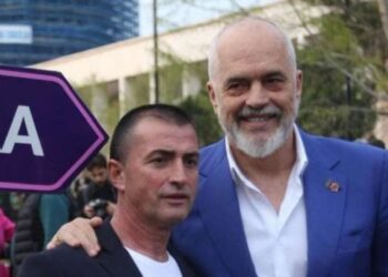 Tërmet Peçi u dorëhoq për t’u bërë deputet, emërohet kryetarja e bashkisë Tepelenë